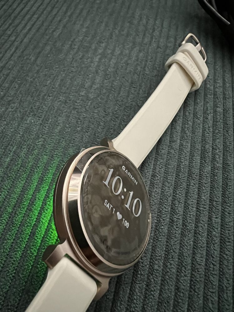Часовник Garmin Lily 2