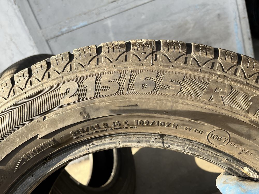 2 бр. зимни гуми за бус 215/65/16C Semperit 7 mm DOT 3018