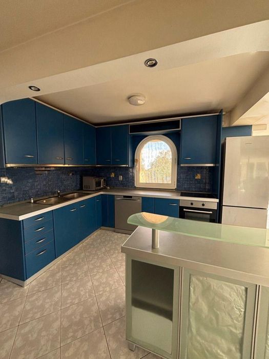 Дава се под наем Къща в Божурище - 265 кв.м за 1495.83 € - Снимка #3