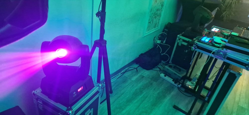 Moving head american dj