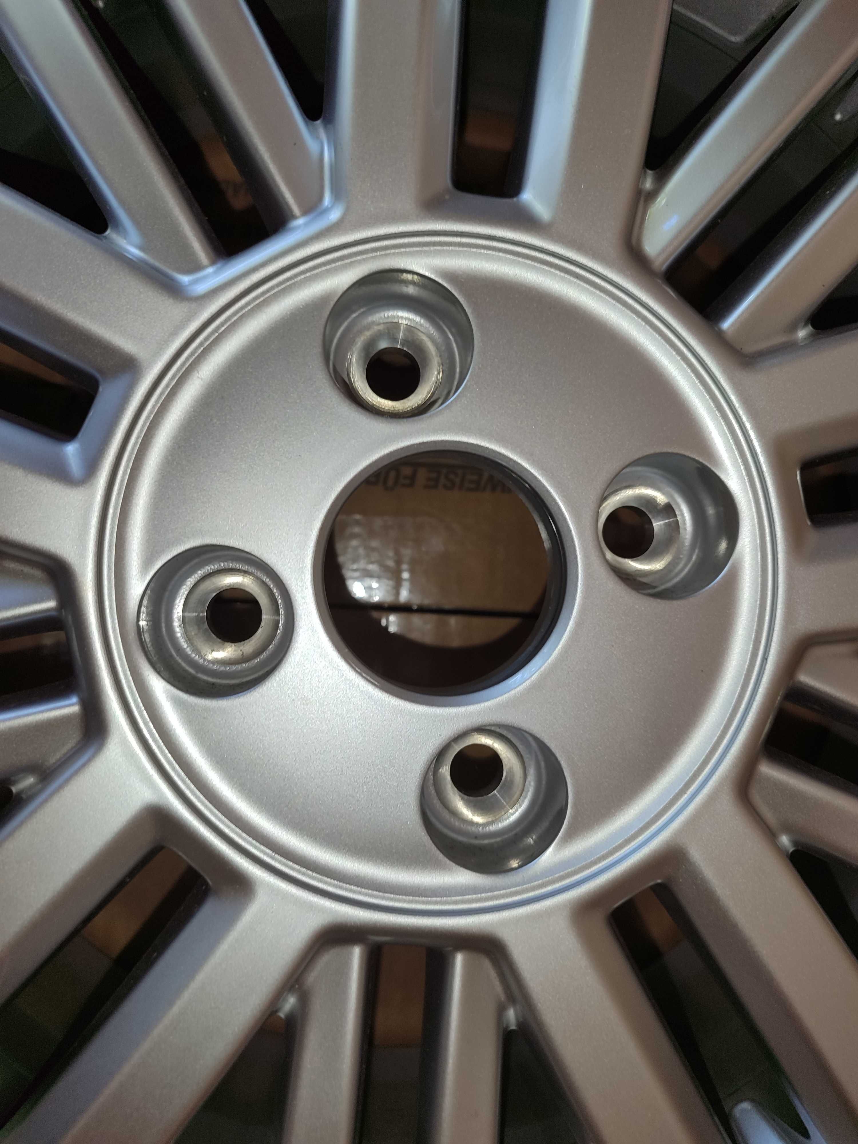 Алуминиеви джанти за VW Up R-Line 5,5Jx15 ET40+централни капачки.