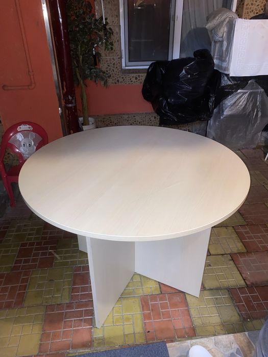 Masa rotunda culoare alb-crem