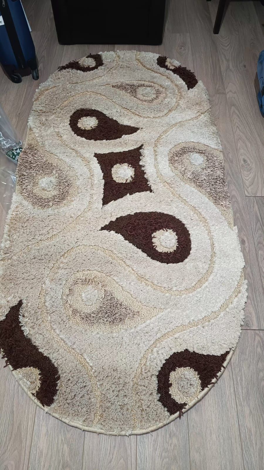 Masuta fotoliu covor corp mobila