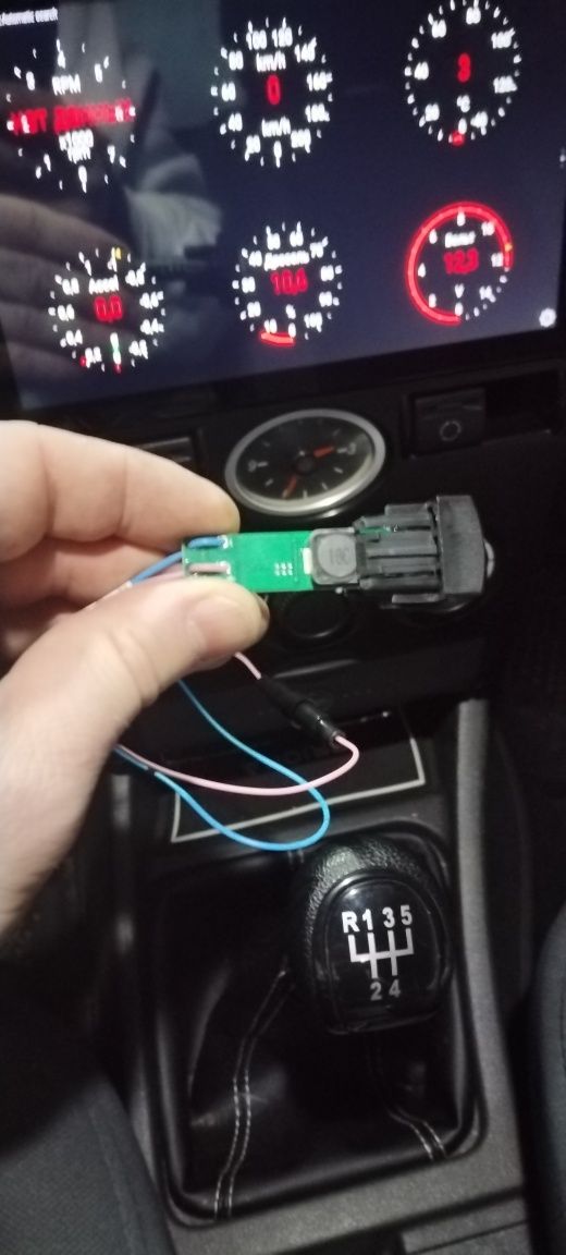 Продаётся USB зарядка для а/м приора