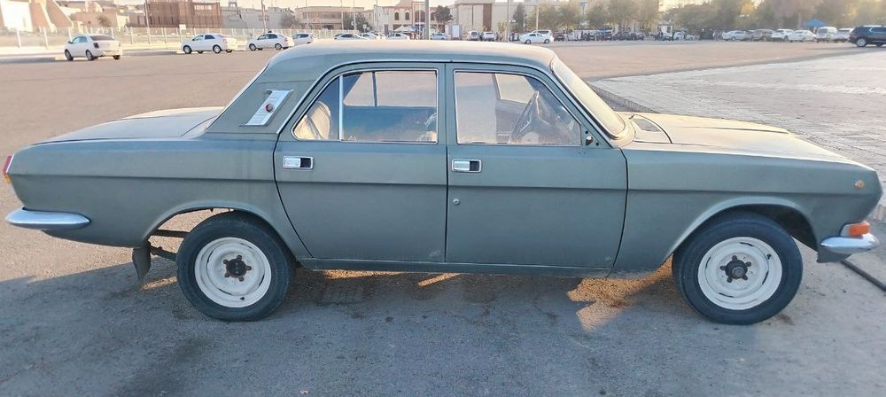 Машина продаётся. Газ 24.