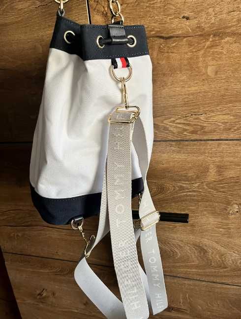 Чанта Tommy Hilfiger Surplus Bucket Bag