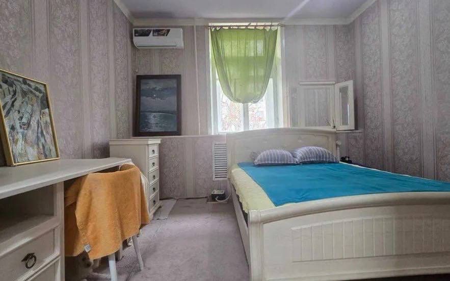 Ракат.  Сталинка. 2комнатная 60м2.  4этаж не дорого