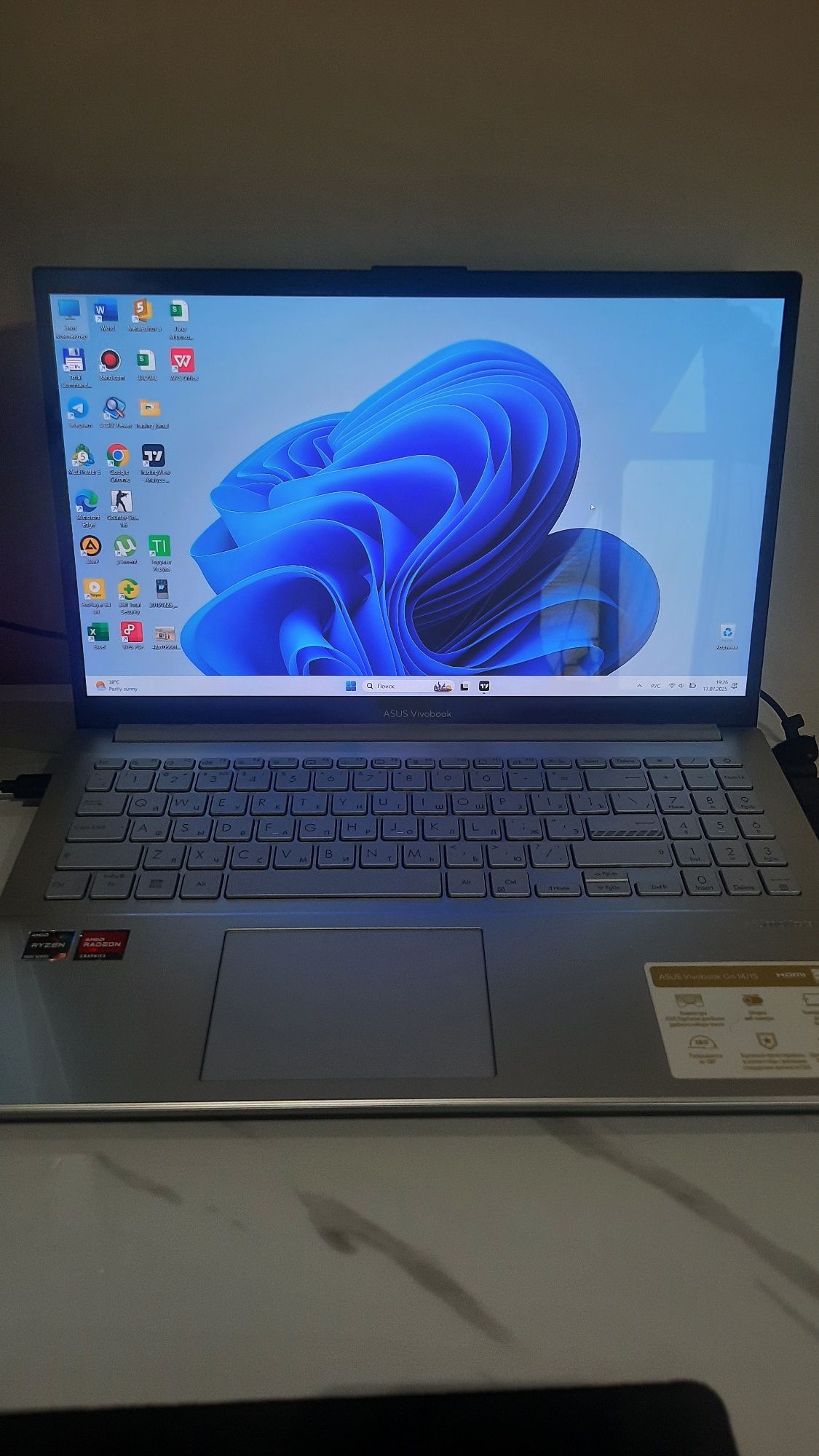 Noutbuk Asus vivobook sotiladi