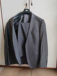 Мъжки костюм за абитуриенти с подарък риза и вратовръзка