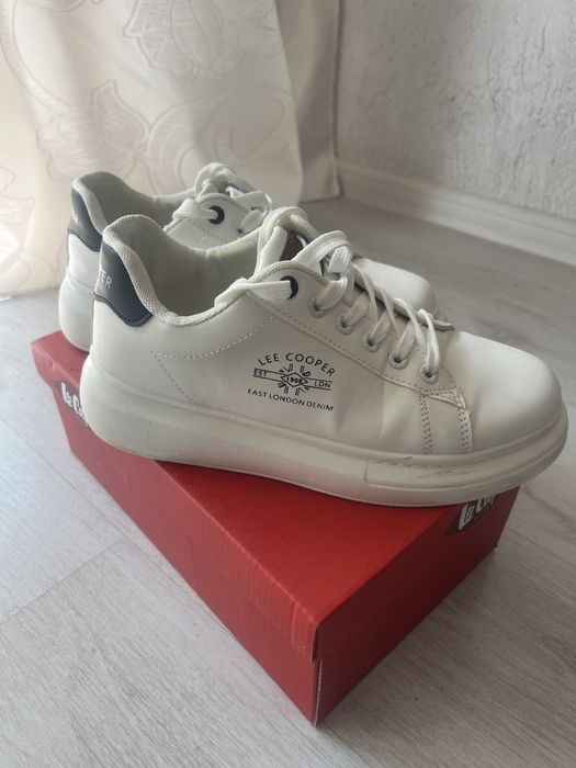 Спортни обувки Lee Cooper