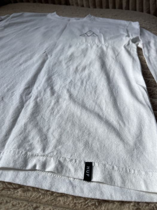 Мега интересна HUF блуза