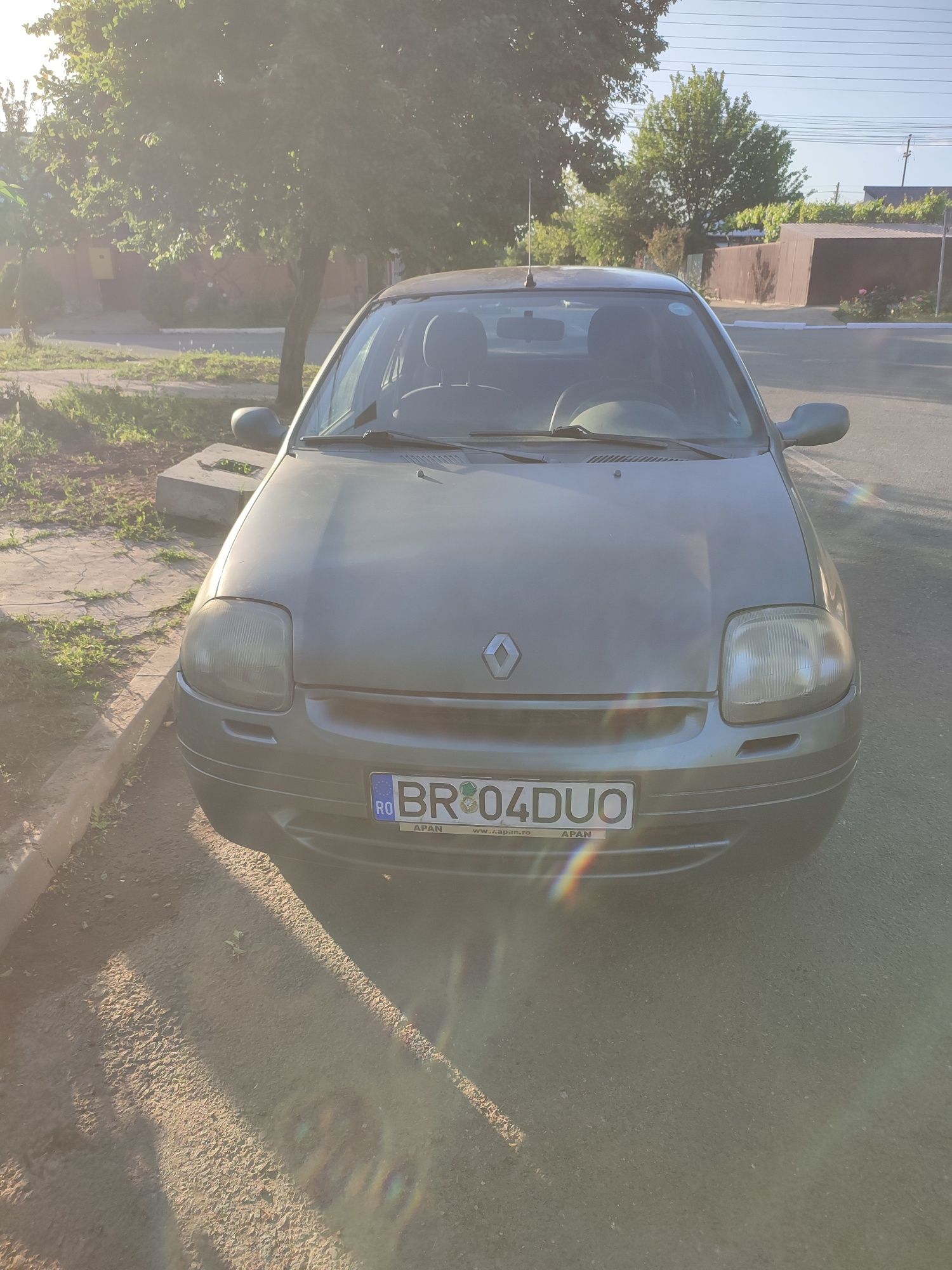 Vând Renault Clio