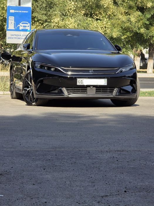 BYD HAN 2023 года выпуска