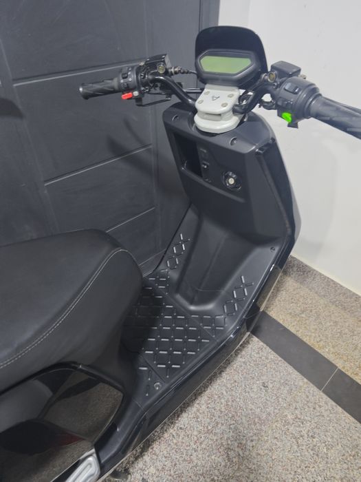 Скутер оригинал  niu sport，1800