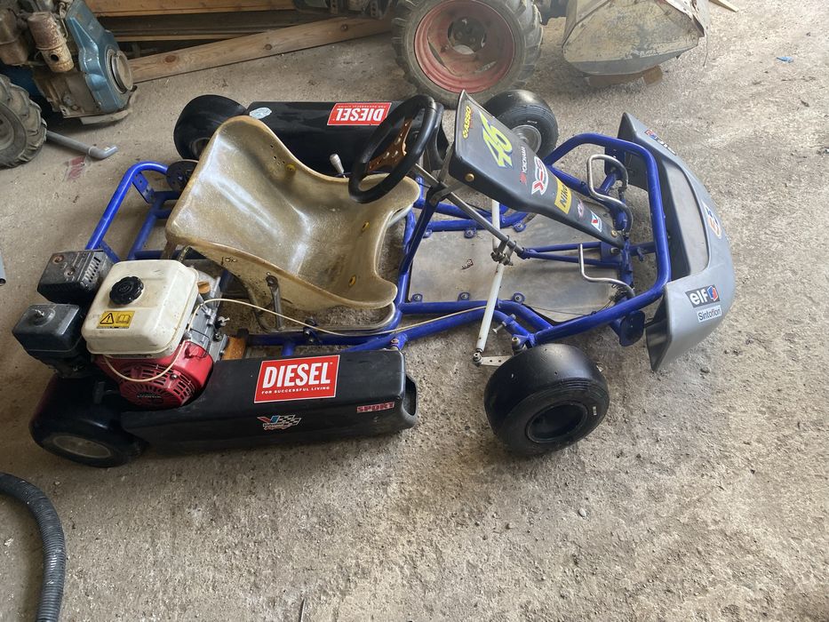 Vand urgent kart de 150cc. Motor Honda gx200