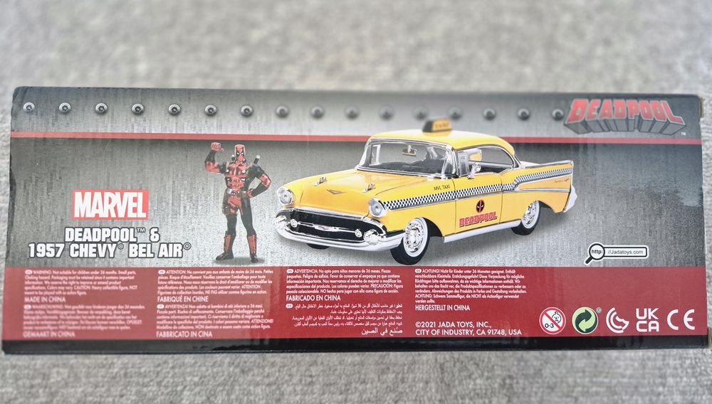 Deadpool cu Taxi Galben 1957 Chevy Bel Air – Miniatură 1:24, Sigilat