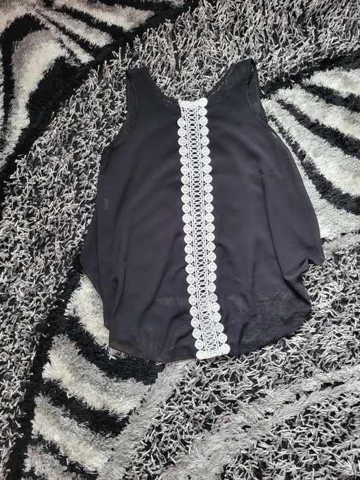 Tricouri si pantaloni