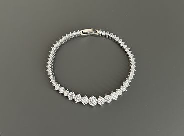 Гривна тип верижка с камъни Swarivski - B&W Crystal bracelet