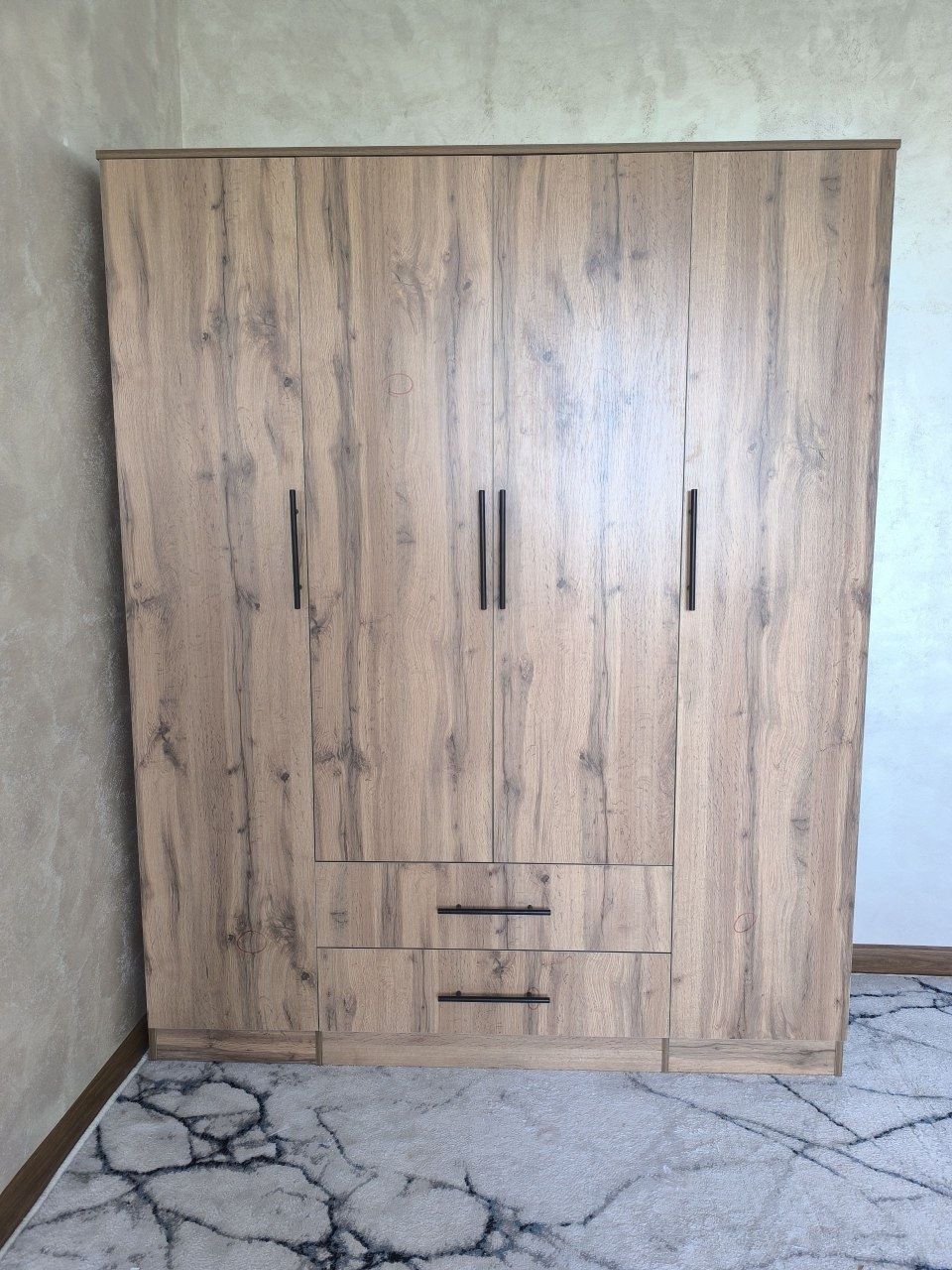 Shkaf sotiladi dastafka ustanovka bepul