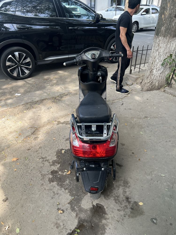 Skuter skilmax sotiladi