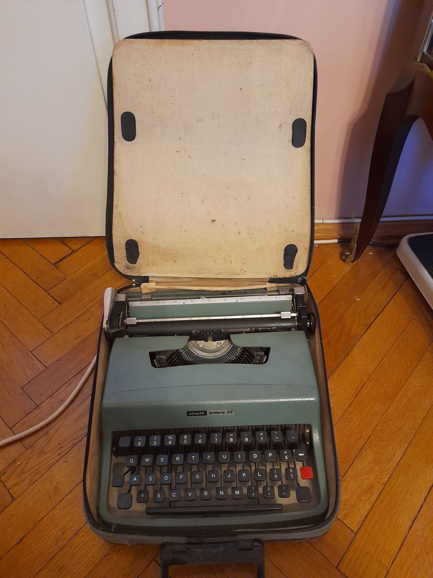 Masina de scris Olivetti littera 32