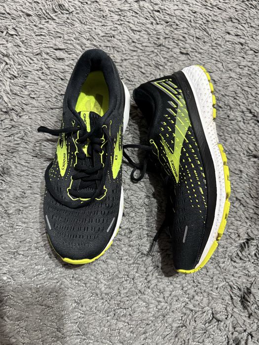 Adidasi Brooks marimea 42