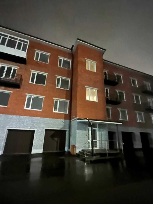 Продается просторная 2 ком квартира в новом доме в центре города.