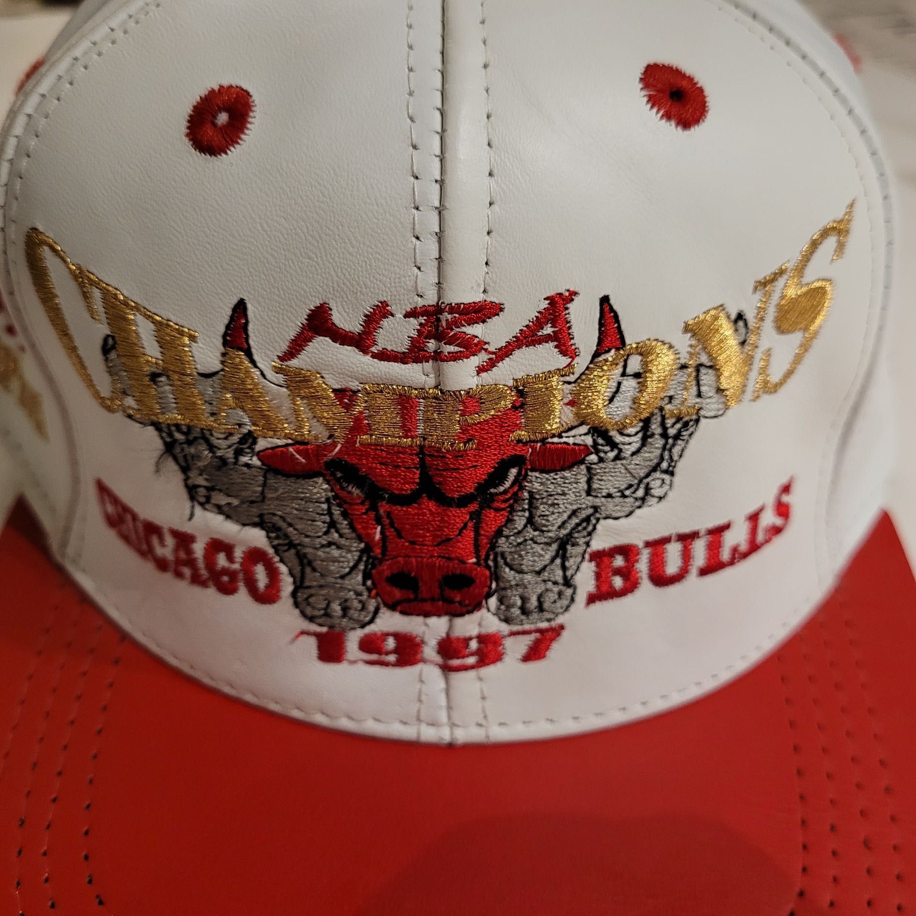 Chicago Bulls 1997 NBA Champions Finals Hat/Sapca Piele Alb/Rosu USA