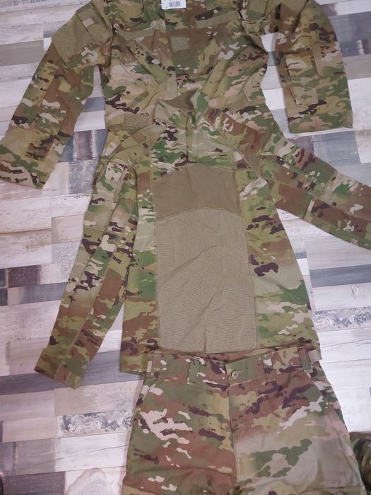 Vând  mai multe compleuri