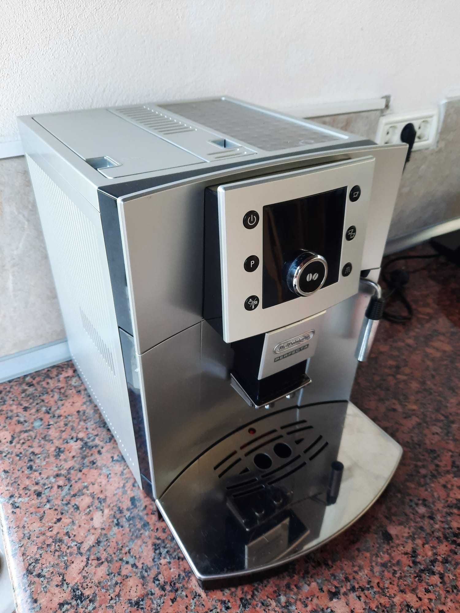 Vand espressor DeLonghi Perfecta