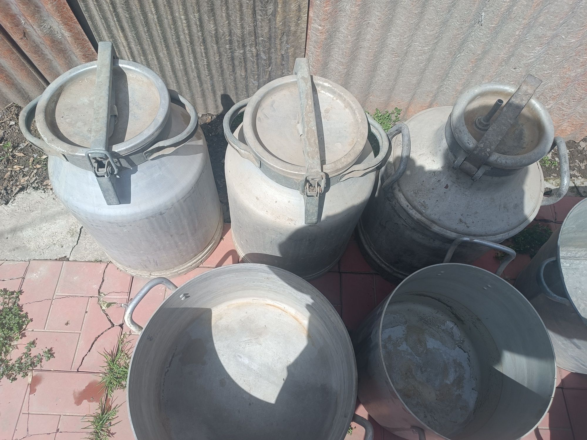 Продаются две ванные , фляга ,бочки нержавеющие
