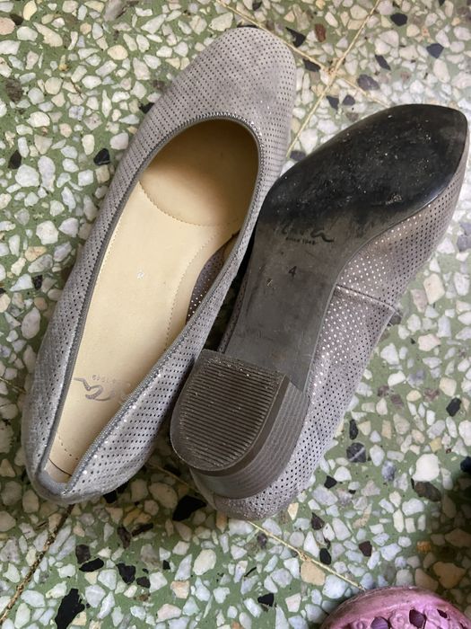 Pantofi argintati si de efect