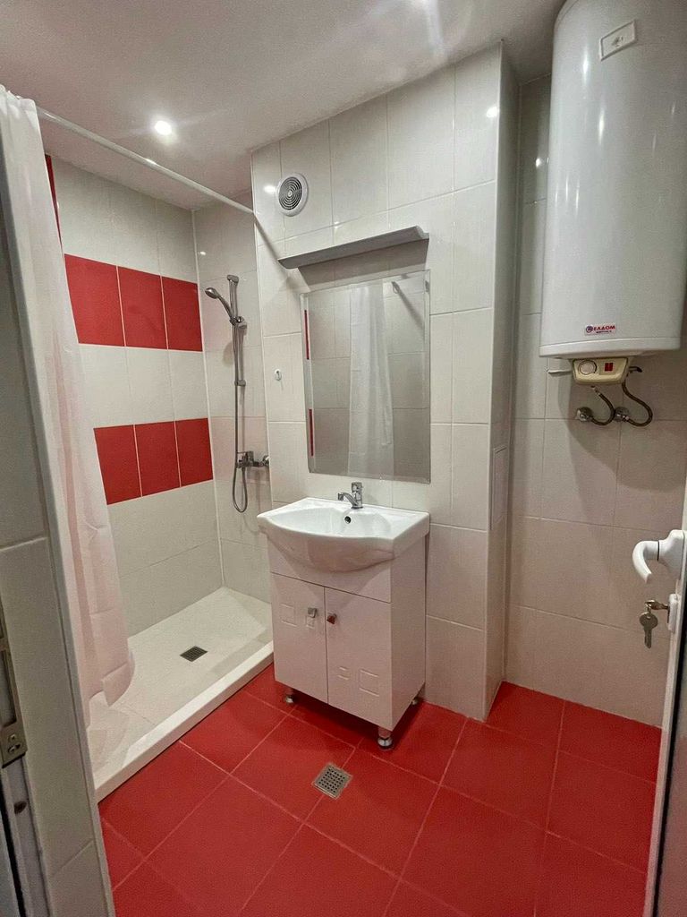 Дава се под наем Тристаен апартамент в Пловдив, Мараша - 98 кв.м за 612 € - Снимка #4