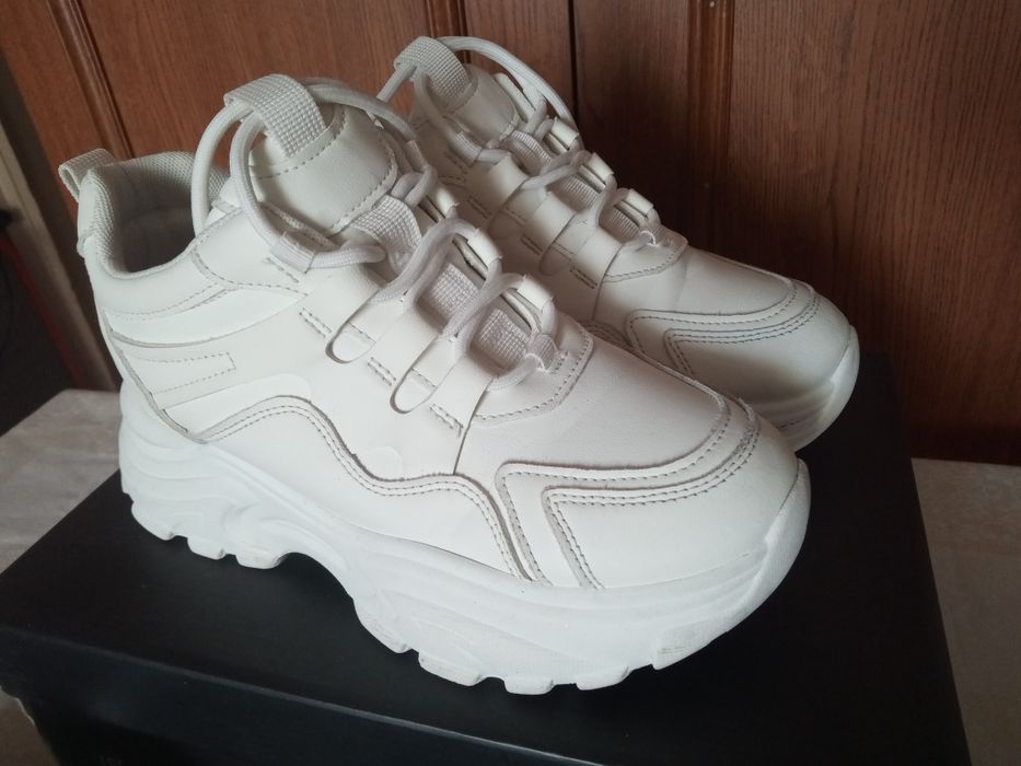 Lot 4 perechi de încălțăminte mărimea 38 - 80 lei totul