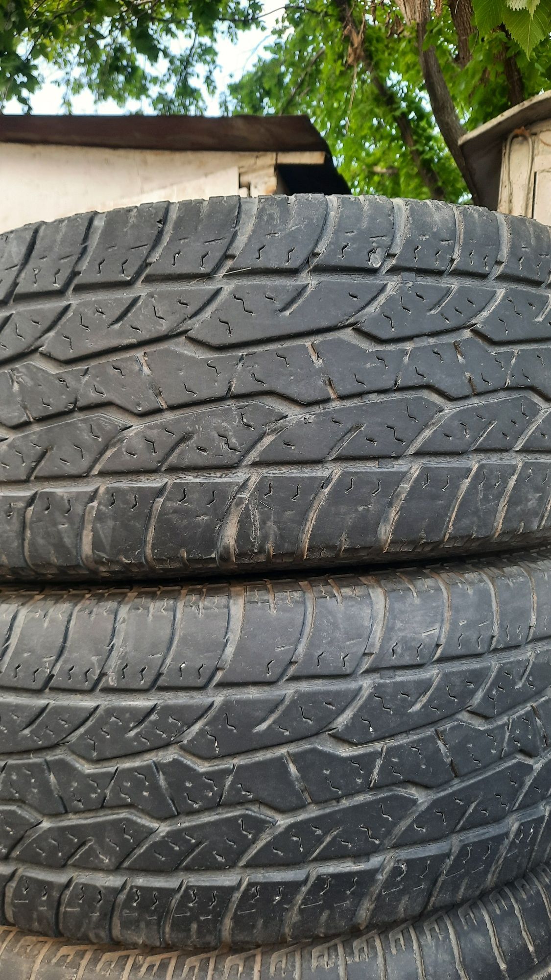 Продам летние шины 265/70R16 и 225/75R16