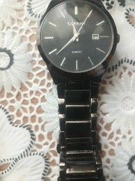 Ceasuri la fel doar culoarea cadranului diferita