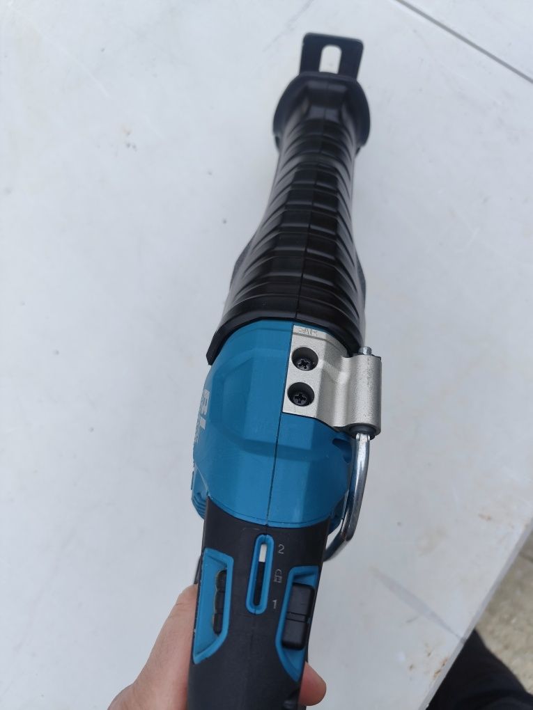 Безчетков акумулаторен саблен трион Макита Makita DJR187 + 5Ah
