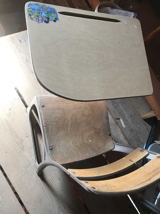 Birou elev din lemn si metal