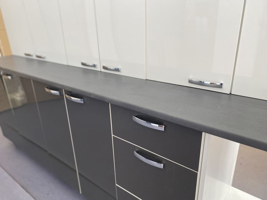 Mobila de bucatarie lucioasa 260 cm Noua !!