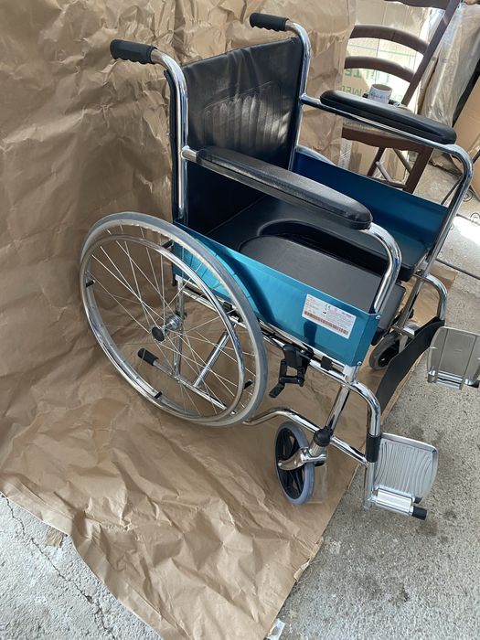 Fotoliu rulant/ carucior/ scaun cu rotile ortopedic cu olita