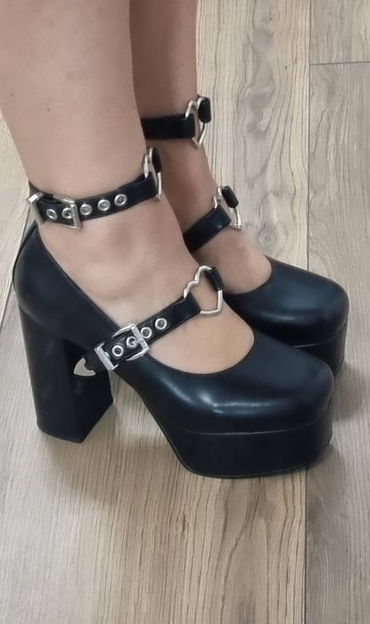 Pantofi platforma model deosebit