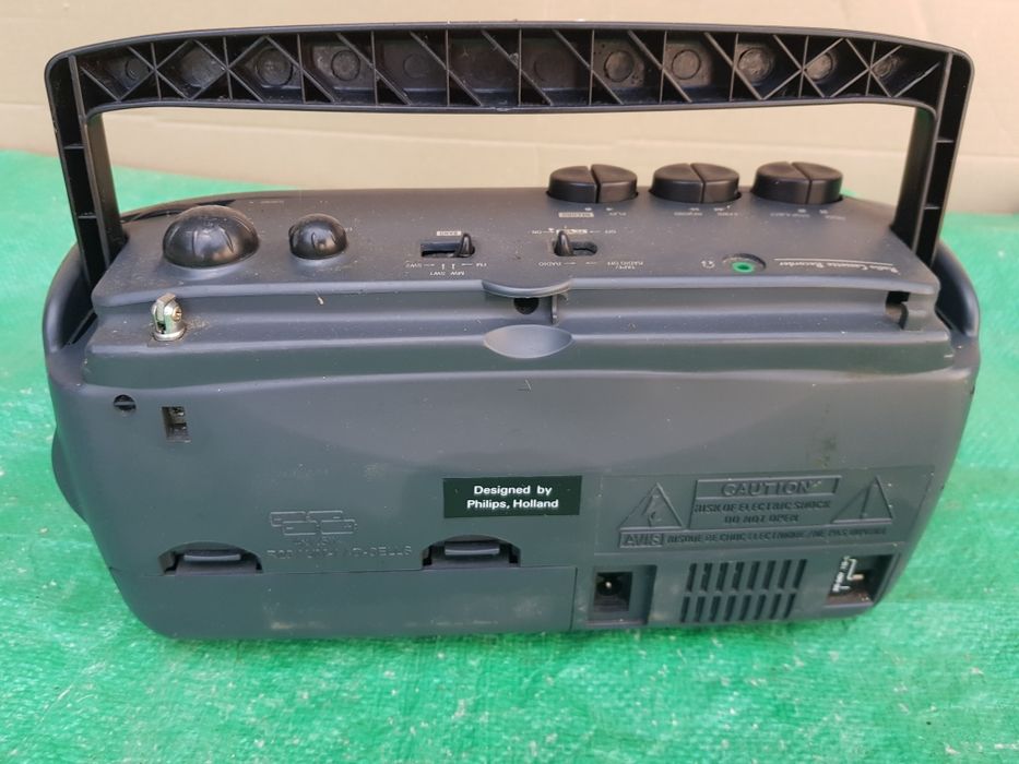 Radio Casetofon Philips  vechi model  AQ 4150, made in Holland