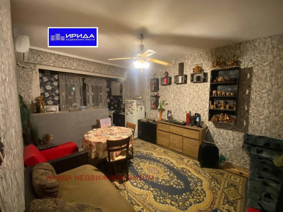 Тристаен апартамент в Надежда 4