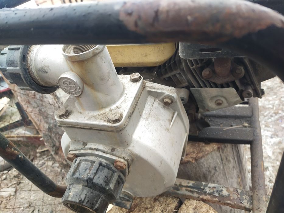 водяная помпа не рабочие 3 штуки кому на запчасти можит понадобится