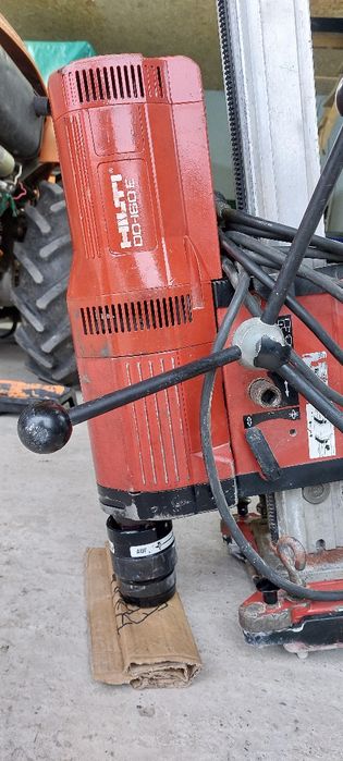 Hilti dd 160 e cu suport perete cu inclinatie reglabila cu pompă apă