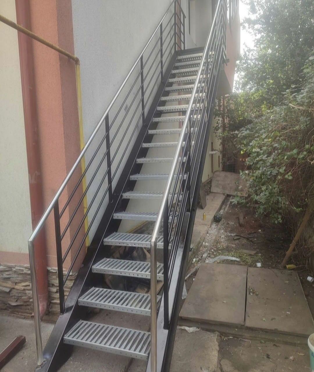 Scări metalice zincate profesionale