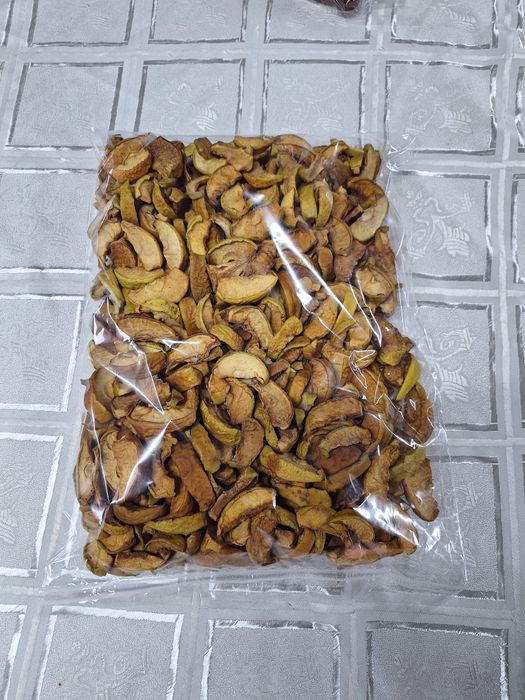 Домати, червени чушки, люти чушки, ябълки