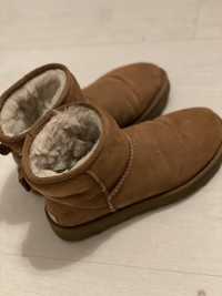 Ugg  Short  Maro