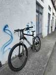 Vând bicicleta carrera cu roti pe 27,5
