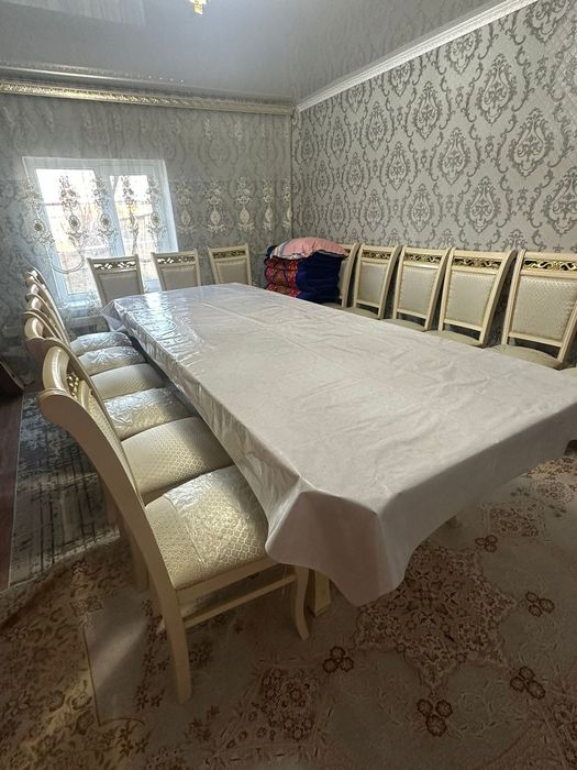 Стол гостиный со стульями